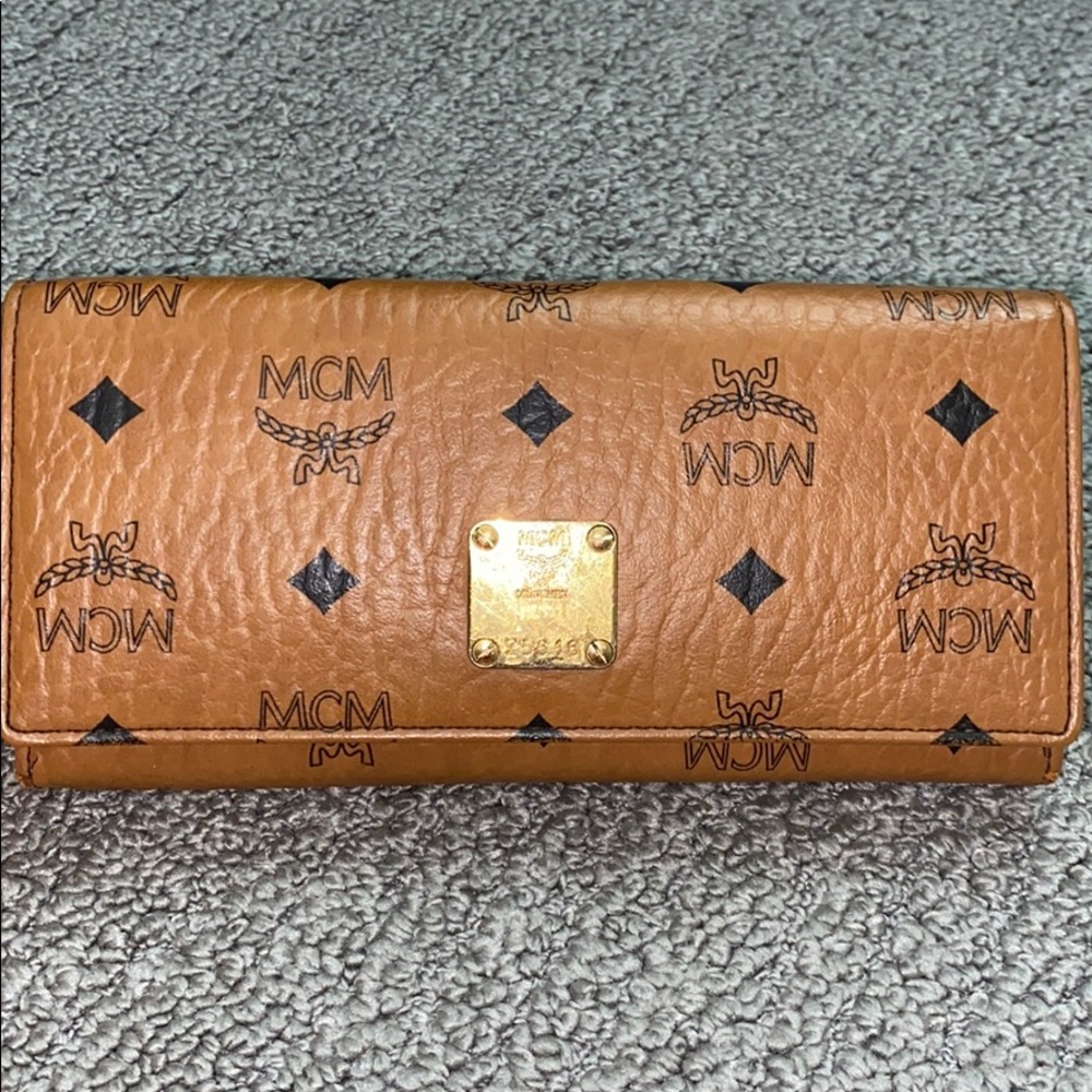 MCM large wallet 🤎